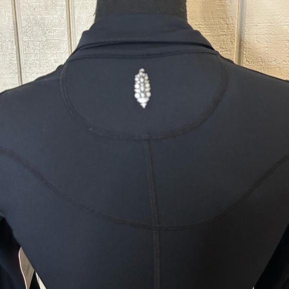 New Free People Movement Run The Course Half Zip, size XS. - Picture 5 of 8